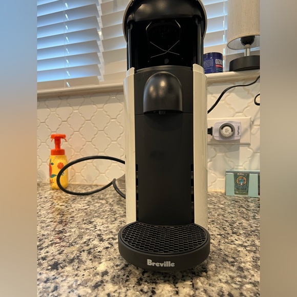 Nespresso Breville VertuoPlus Coffee Maker Excellent Condition - Picture 5 of 8